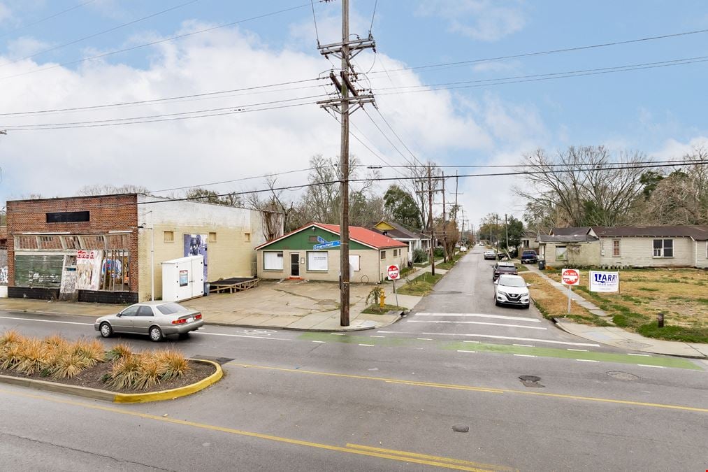 Freestanding Mid-City Retail / Office next to Electric Depot