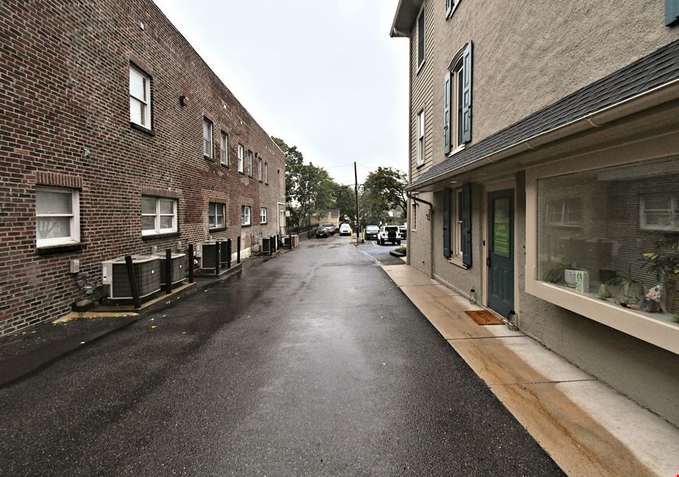 206 N Main St