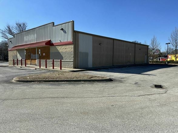Preview of Retail space for Rent at 611 Winkler Ave