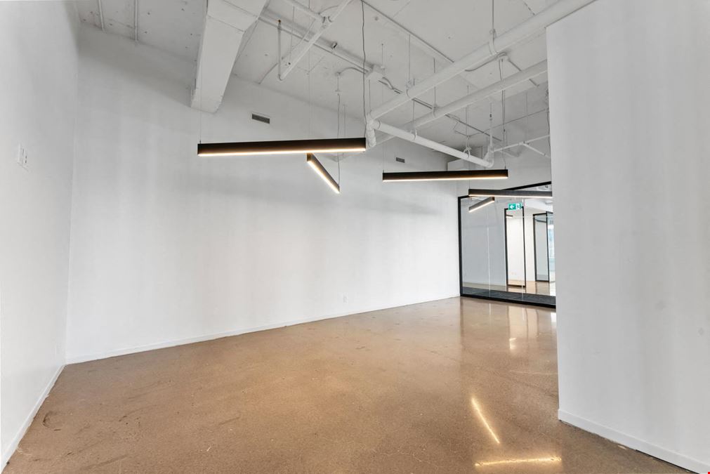 200 Wellington Street West