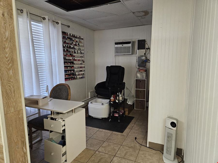 Retail | Single tenant | 1,050 sq. ft.