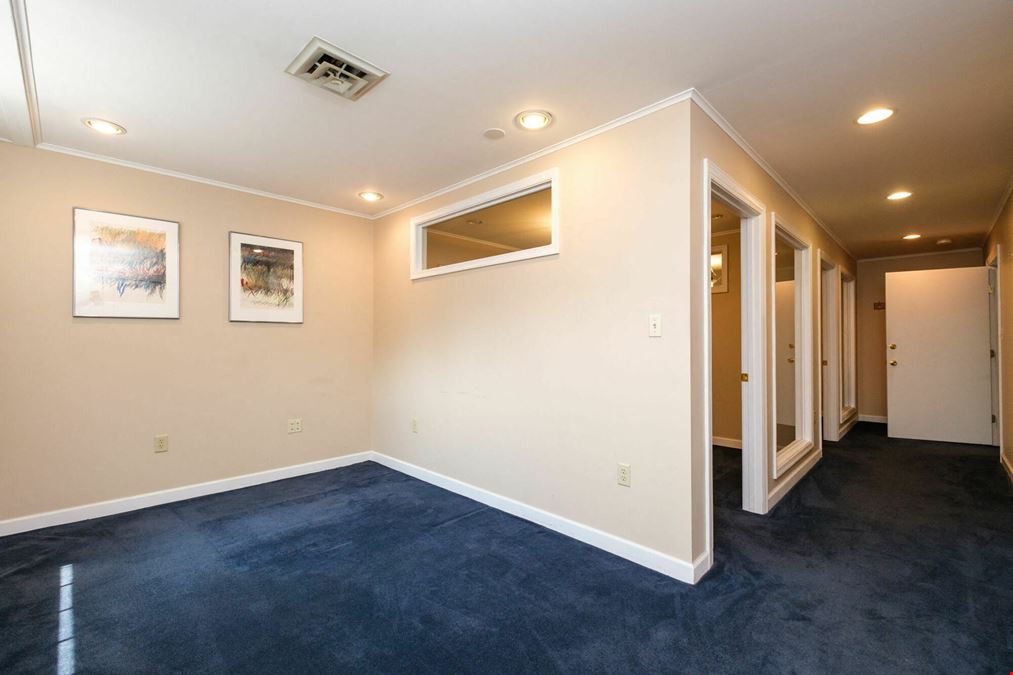 PROFESSIONAL OFFICE SPACE AVAILABLE IN WOODSTOCK, VA