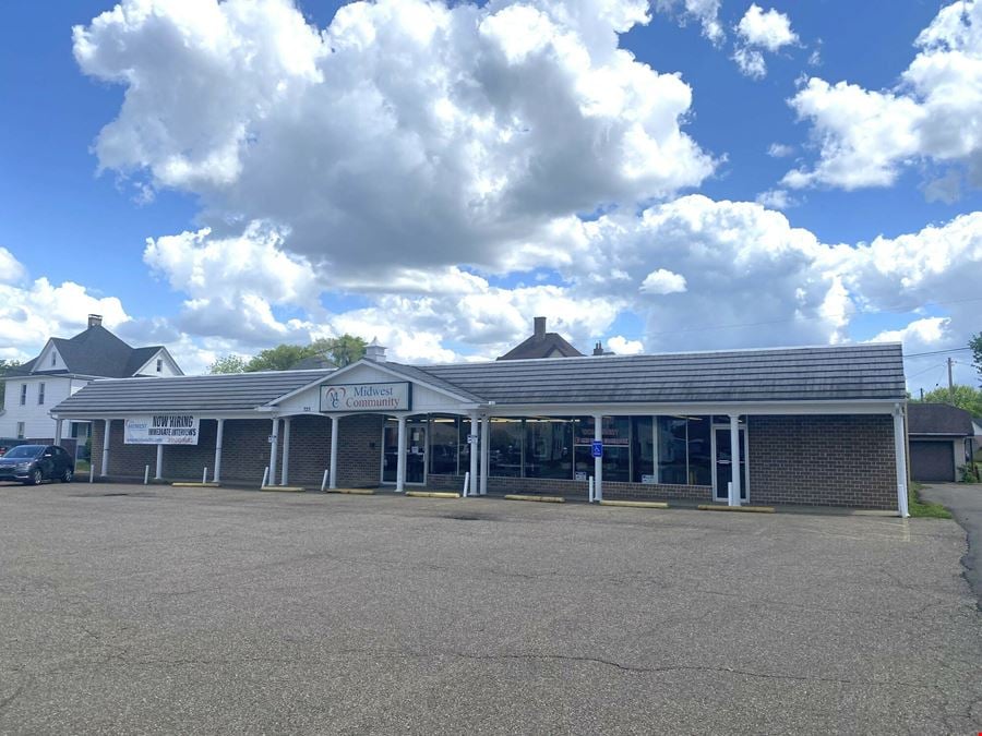 725 Main Ave W - 5,500 SQ.FT. RETAIL BLDG