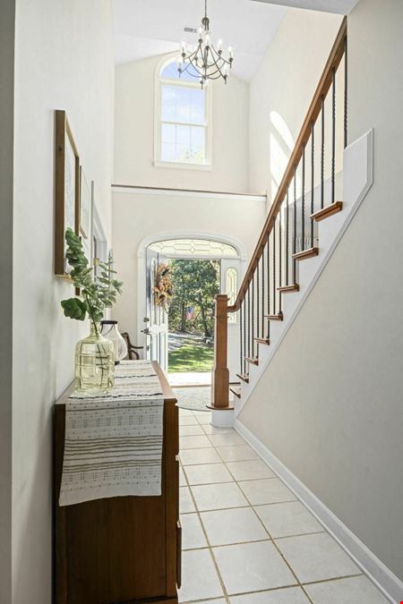 BEAUTIFUL HOME IN WOODLAND ESTATES