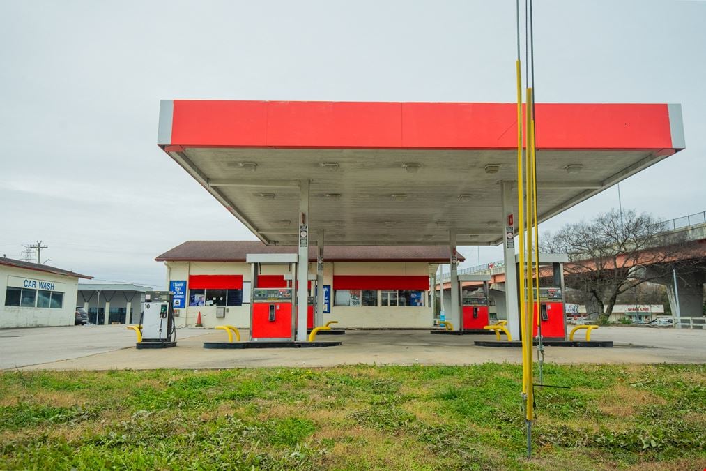 711 Rivergate PKWY Gas Station