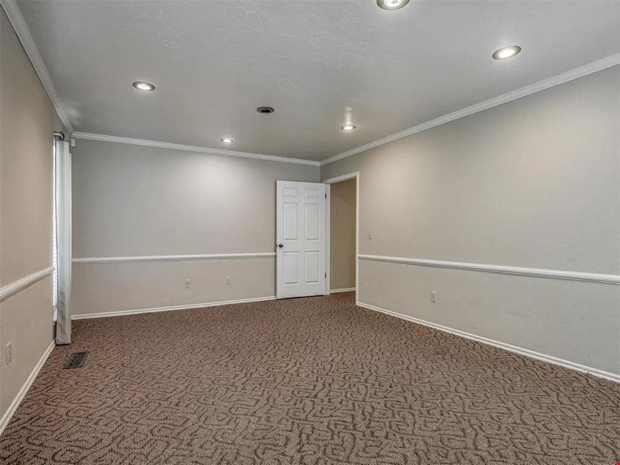 525 Tower Dr, Moore OK 73160
