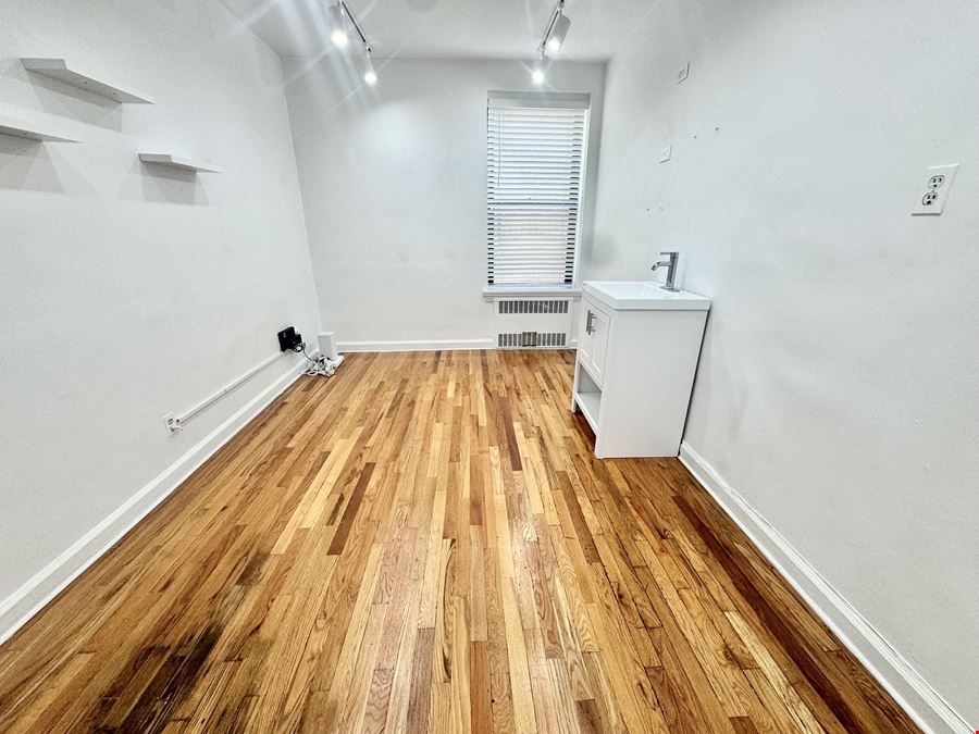 Office space for lease in Astoria - Ground floor 25-19 30th Drive