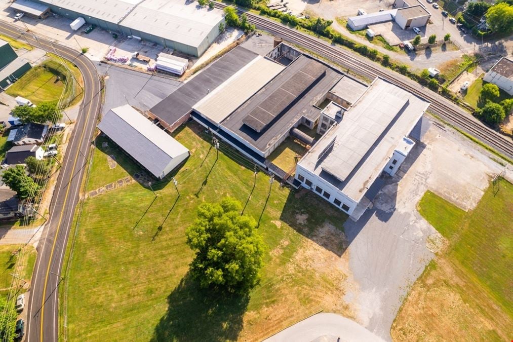 91,217 SF on 5.7 Acres | I-G Near Downtown Knoxville