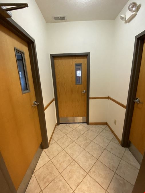 1,200' Class A Office For Lease near Sunshine & National