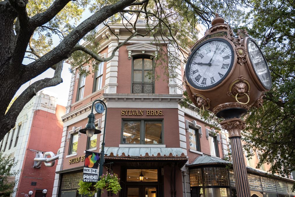 1500 Main St
