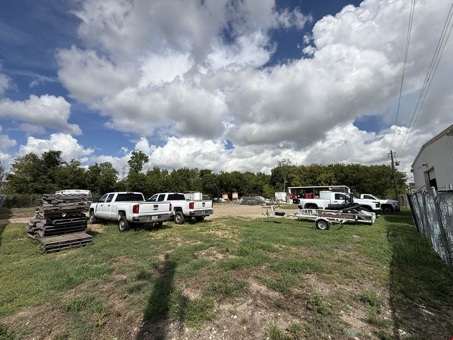 201 N 16th St, La Porte, TX 77571- 5,000 SF IND WAREHOUSE ON +/- 1 ACRE LOT