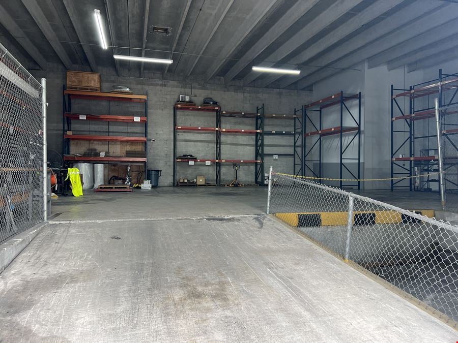 Dock Warehouse in Fingerlakes Miami Airport West Industrial Market