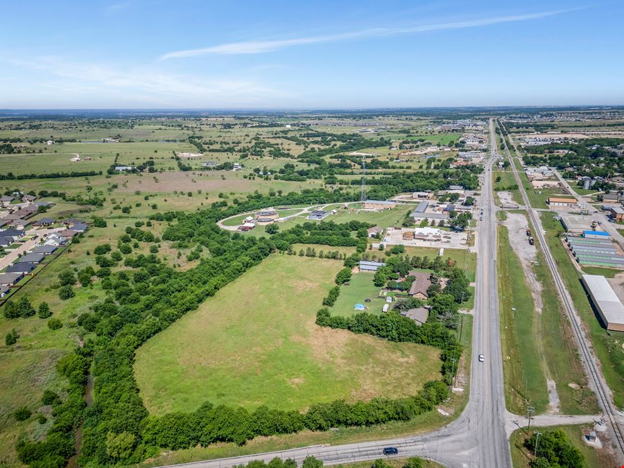 300 & 304 E Hwy 171