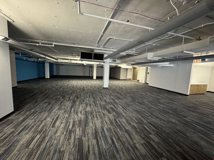 225 W Superior St