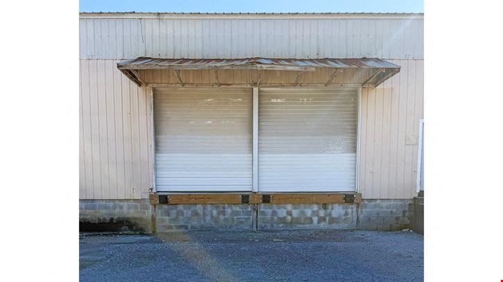 ±29,104-SF Warehouse on ±5.17 Acres with Secured Yard