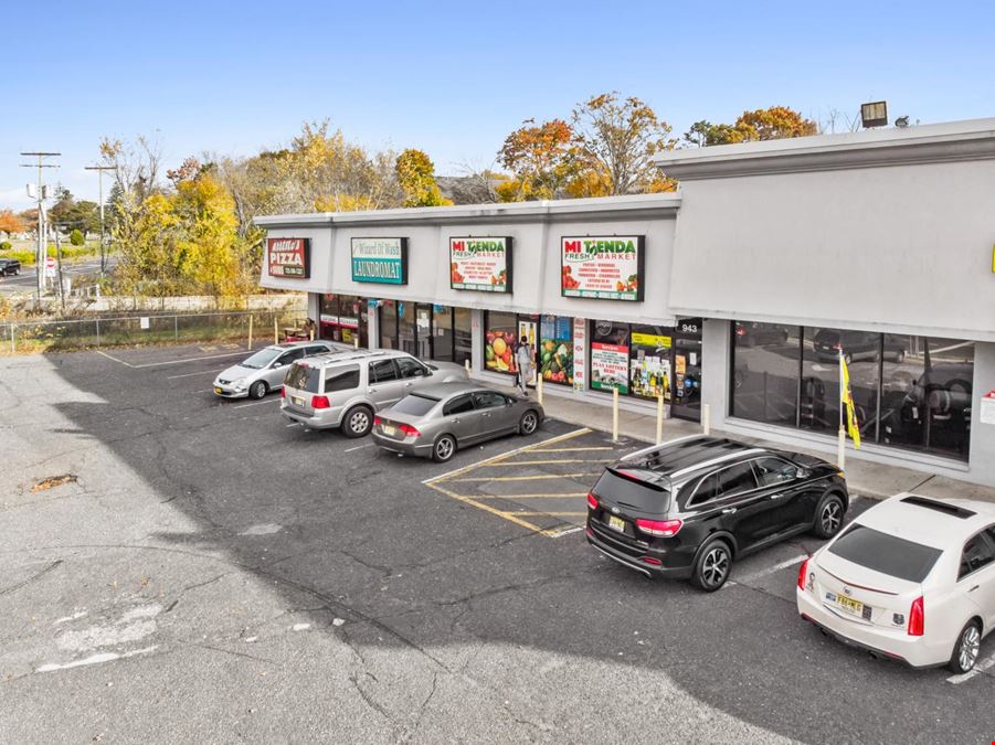 100% OCCUPIED 4 TENANT NEIGHBORHOOD STRIP CENTER