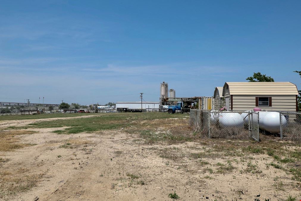 16445 N Interstate 35