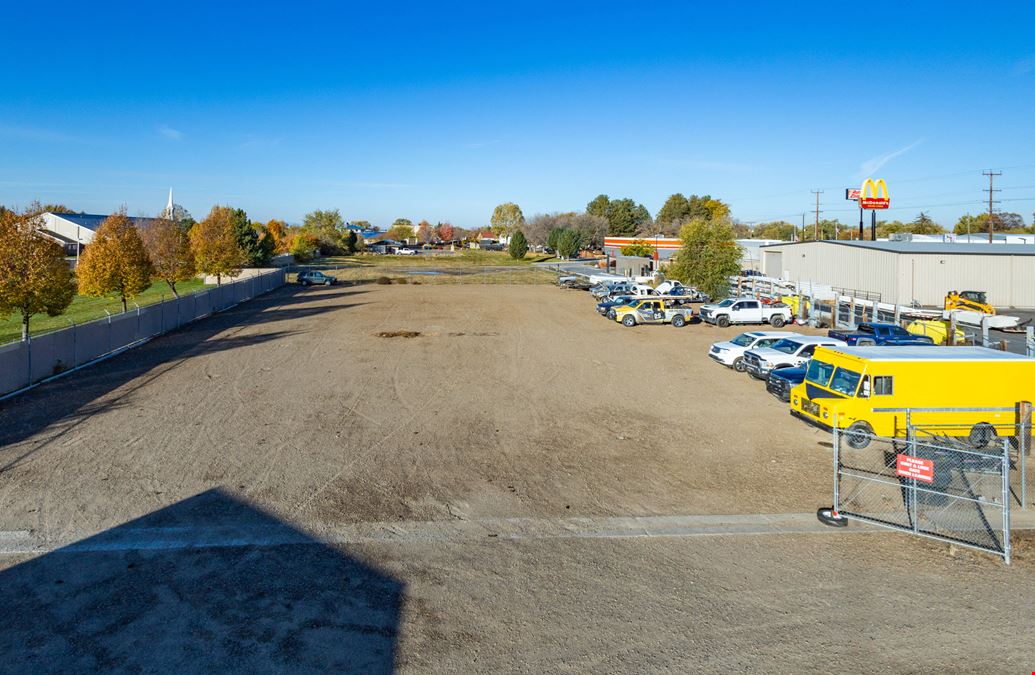 Income Producing Small-Bay Industrial With Storage Units & Secured Yard