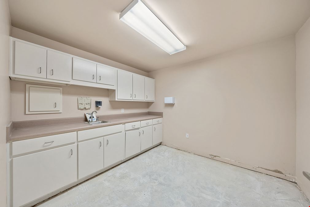 20,000 Former State of Florida Medical Services Office | Tyndall Parkway