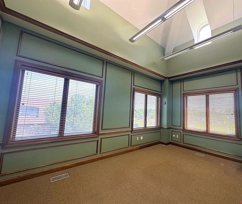 Lincolnshire Second Floor Office Suite