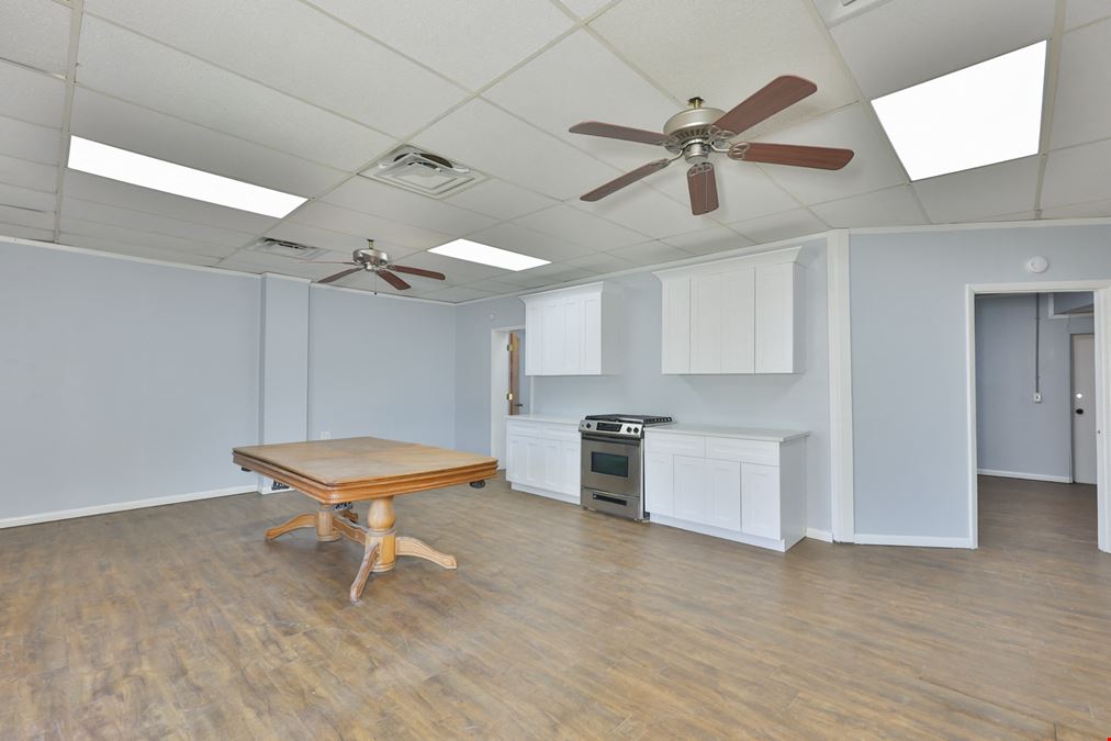 Versatile Showroom | Office| Warehouse in Prime Location!