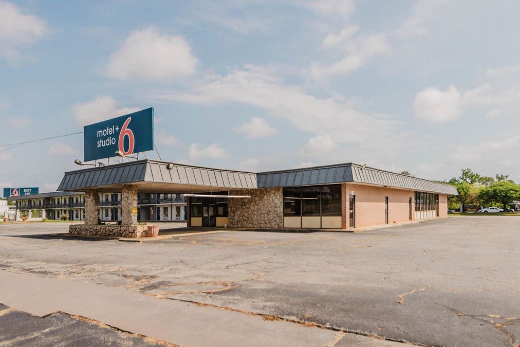 Motel 6 + Studio 6