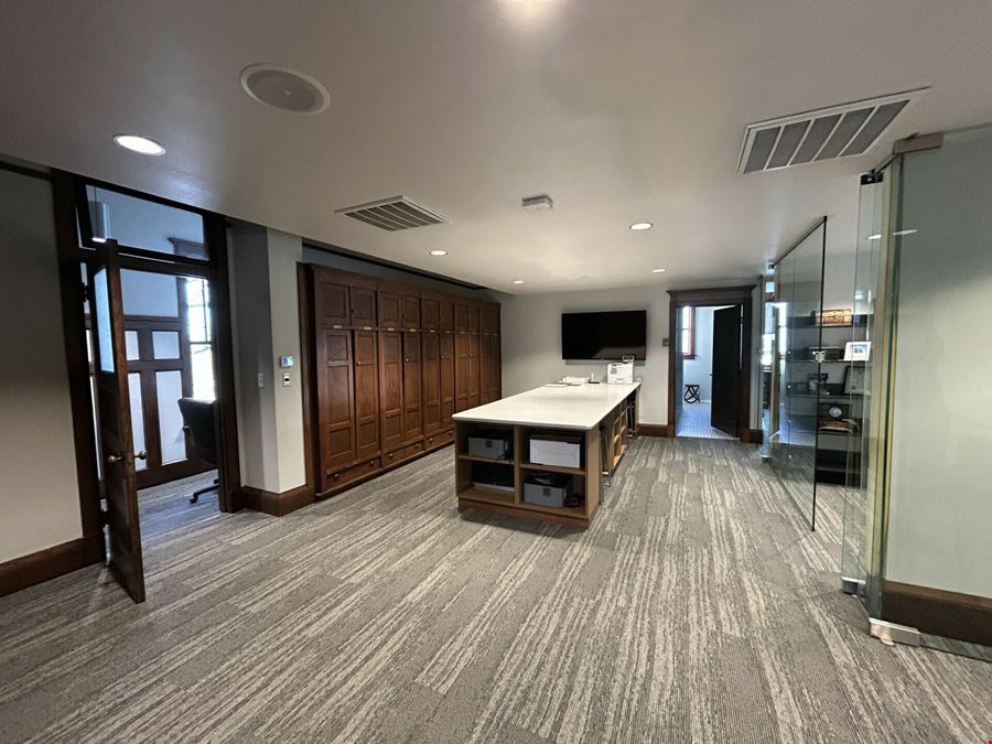 600 E. 7th Street, 2nd Floor