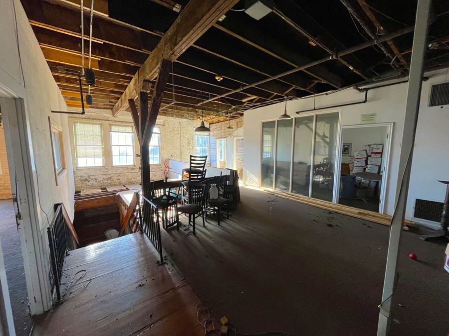 1021 Pleasant Street
