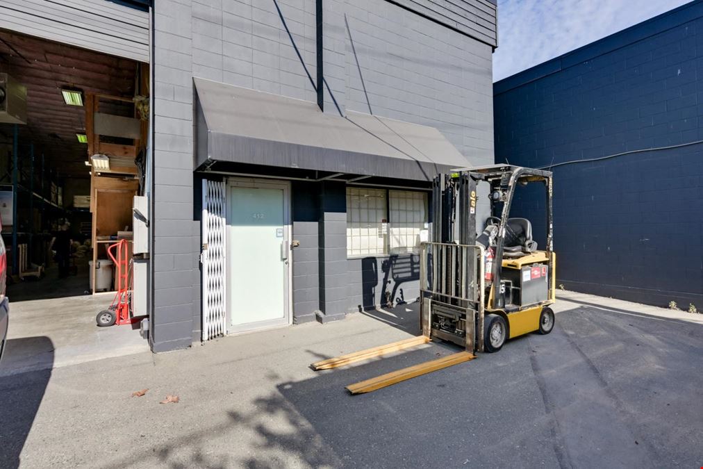 412 John St