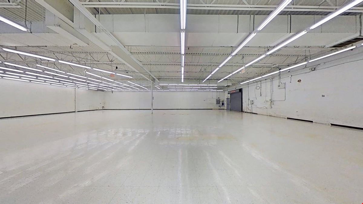 Stand Alone Retail on Signalized Corner Lansing MI