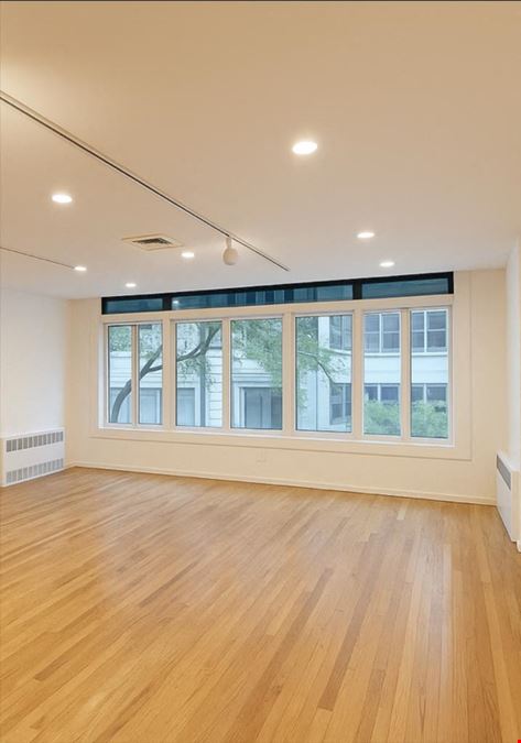 9 E 53rd St -Entire 3rd Floor