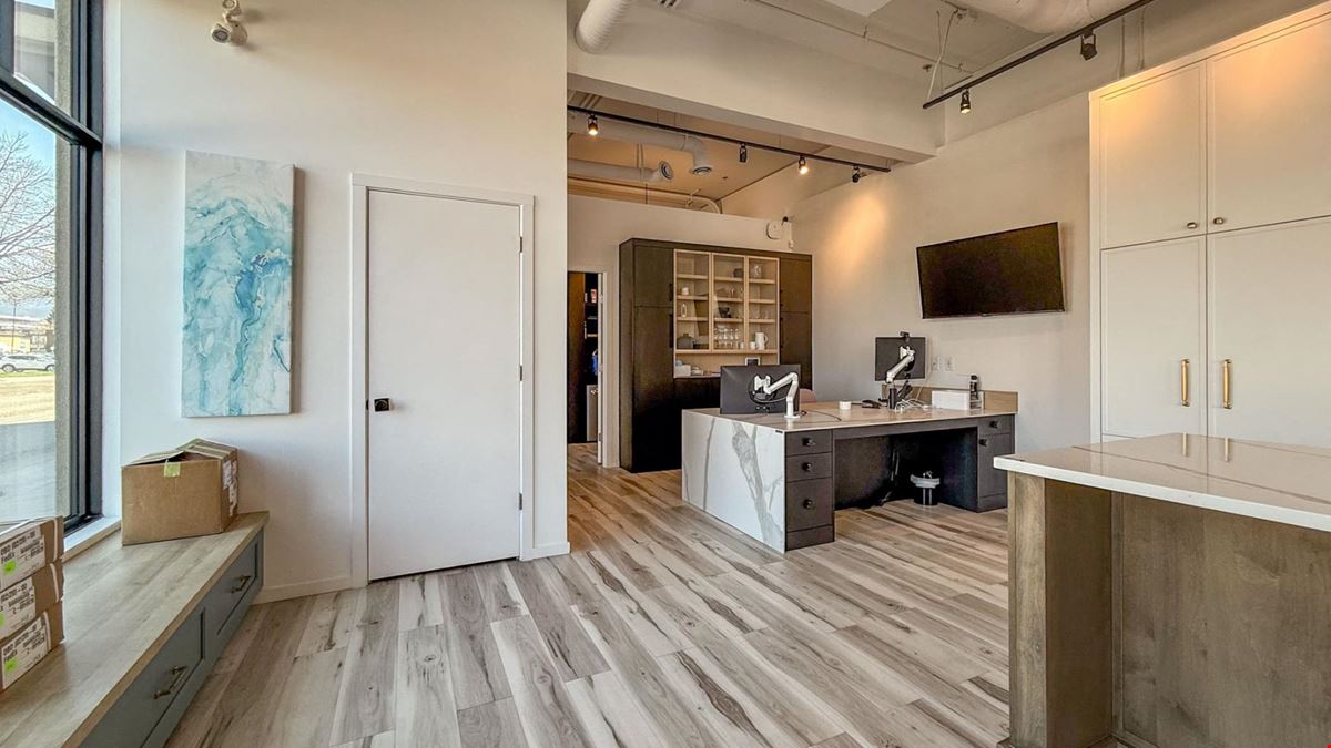 Excellent opportunity to sublease a high-profile retail unit in the Capri-Landmark area.