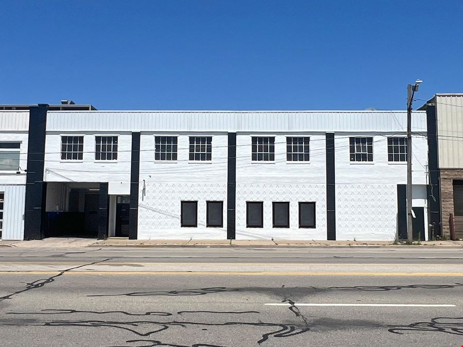 27,722± SF Mixed-Use Building