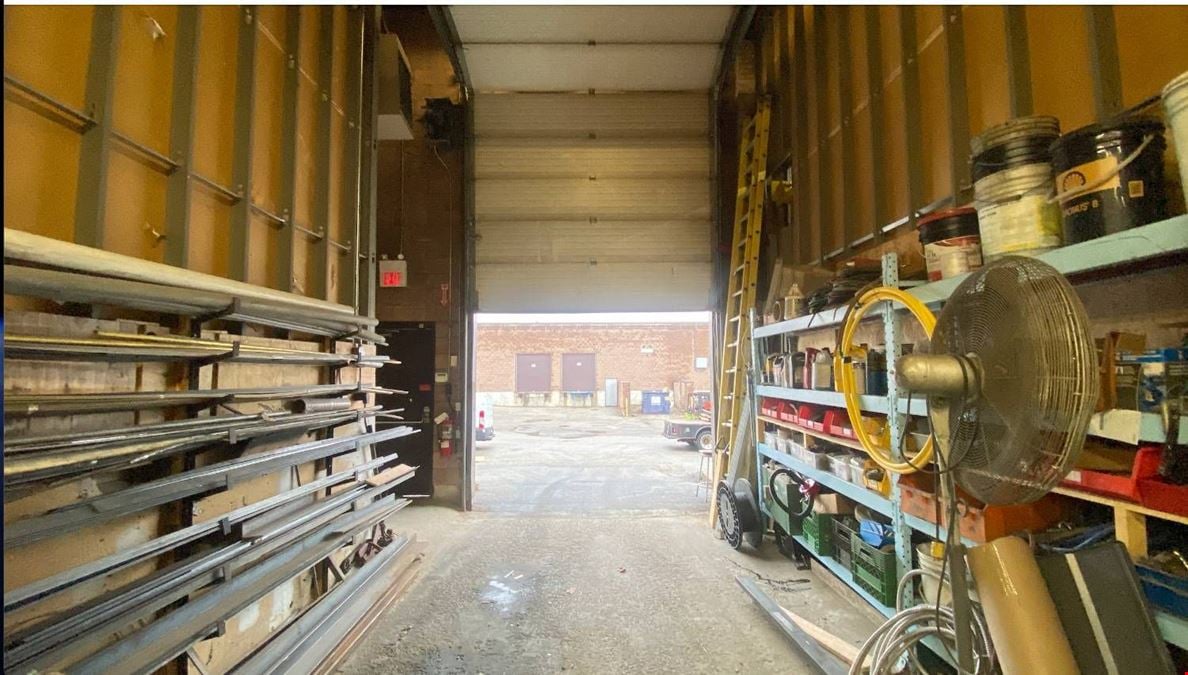 2,080 sqft shared industrial warehouse for rent in Scarborough