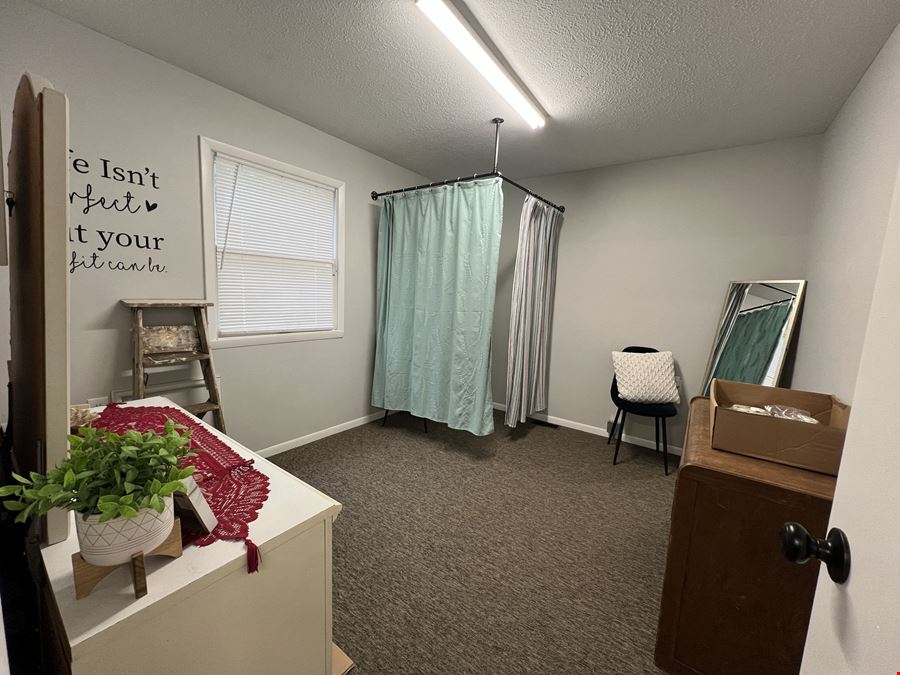 Large, updated retail building that can easily accommodate multiple tenants