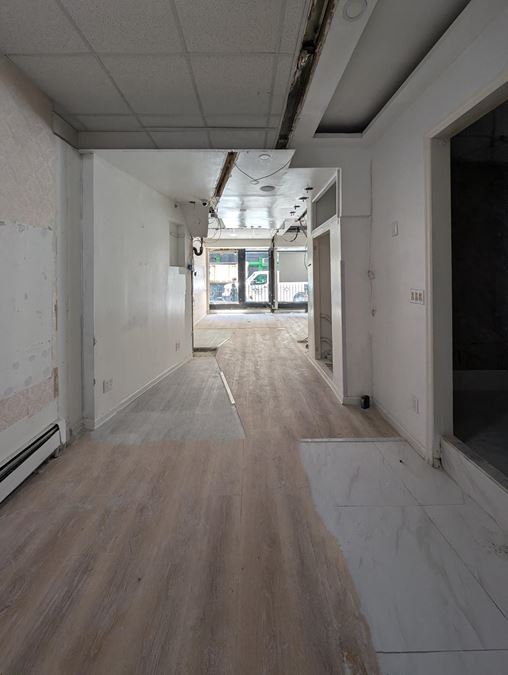 900 SF | 135 W 24th Street | Retail Space with 18-Feet of Glass Frontage for Lease