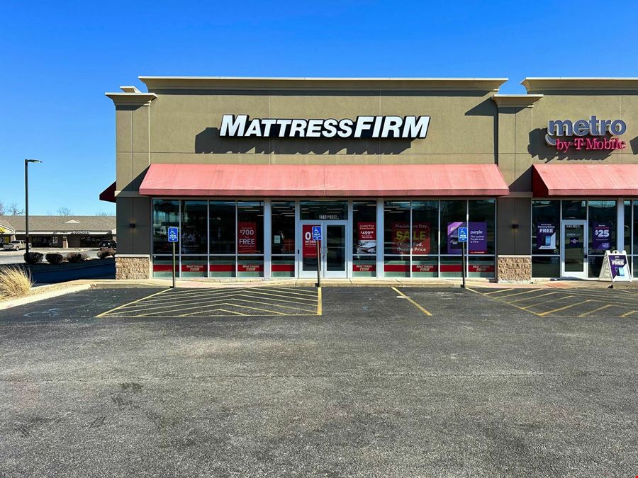 RETAIL CENTER FOR LEASE ON KANSAS EXPRESSWAY