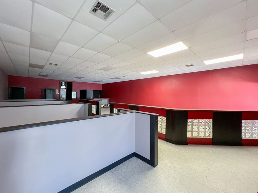 Retail Space with Open Floor Plan on 4th St