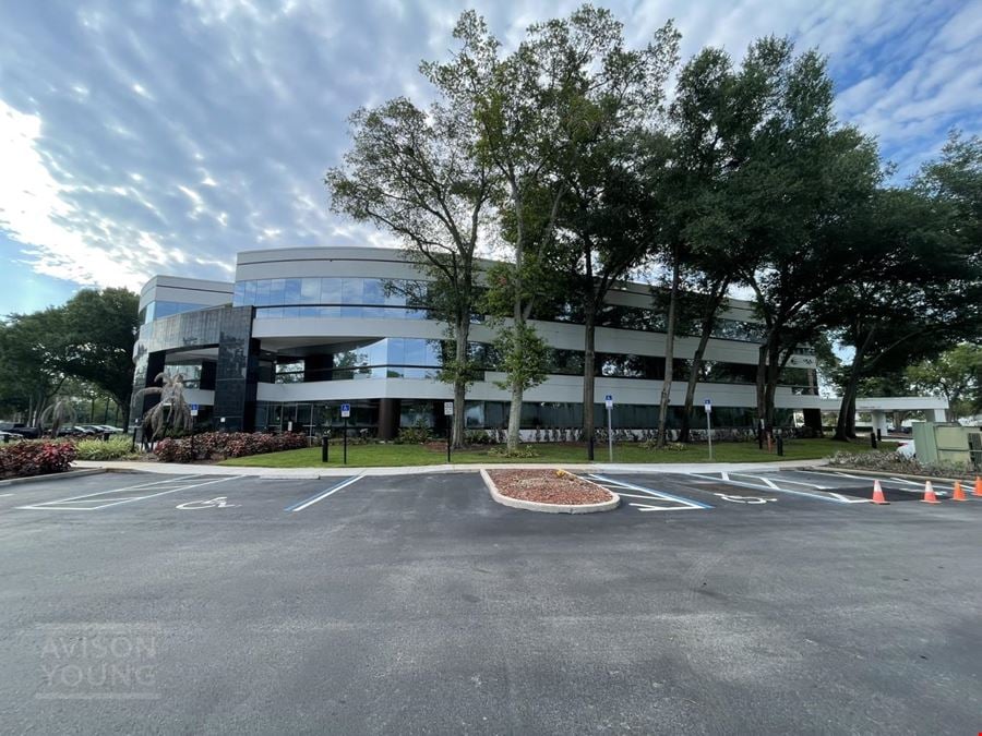 UniCenter Corporate Building