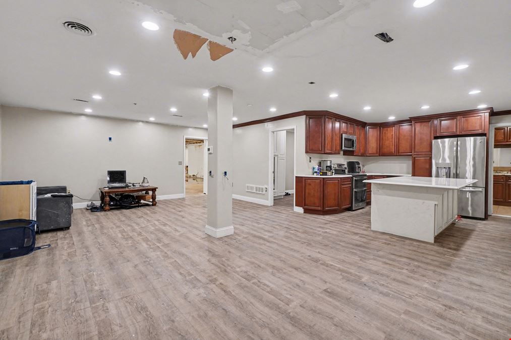 Warehouse/Showroom Purchase Opportunity in Harrisburg PA