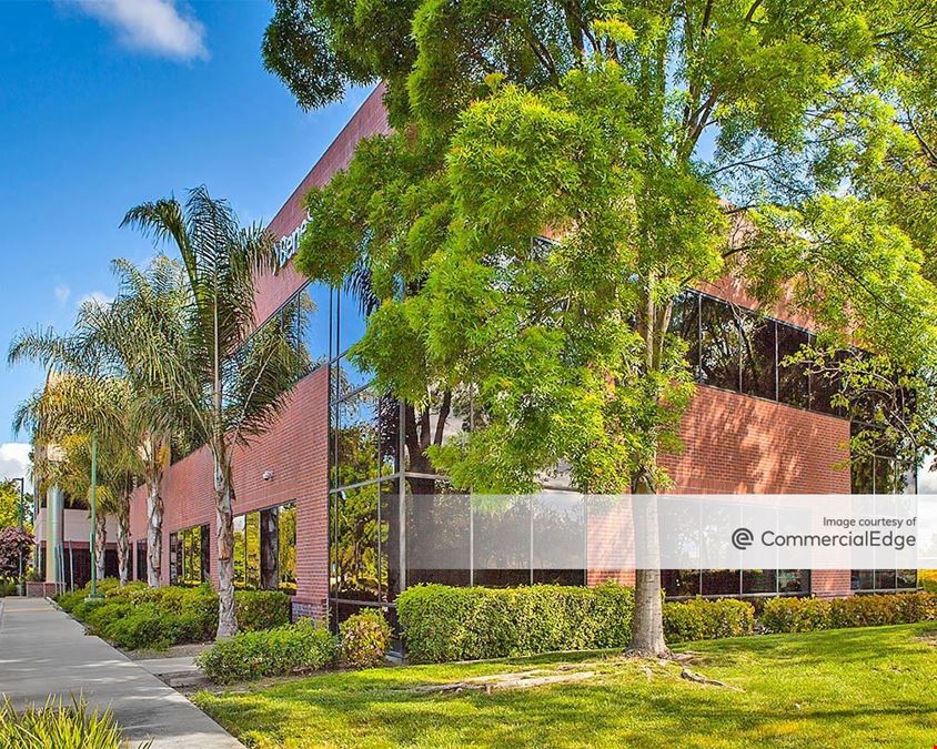 Bernal Corporate Park - Koll Center