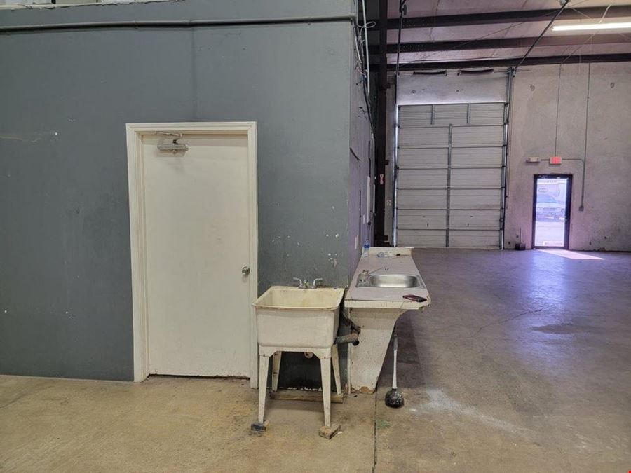 Showroom Warehouse 1001-C