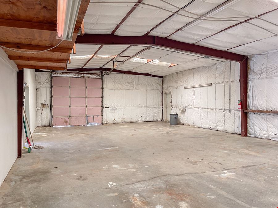 ±2,481 SF Commercial Building Near I-10 and Margaritaville Resort