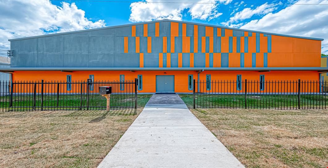 Air- conditioned Warehouse 