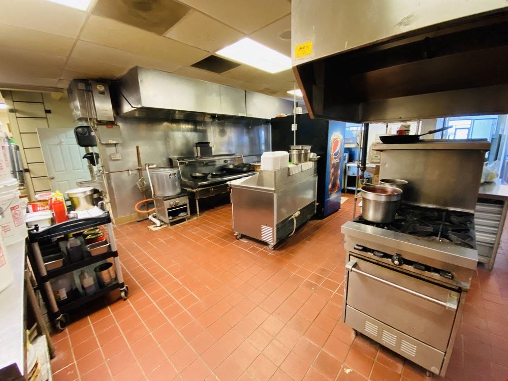 4,286' Restaurant w/ Drive Thru, on 1.35 acres