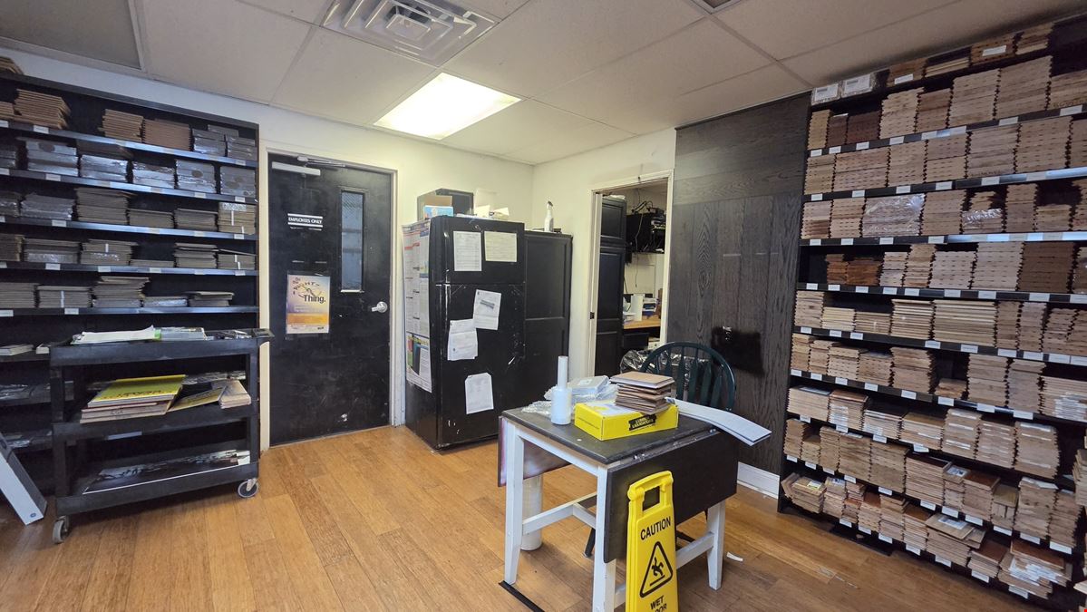 4117 N Davis - Warehouse / Showroom