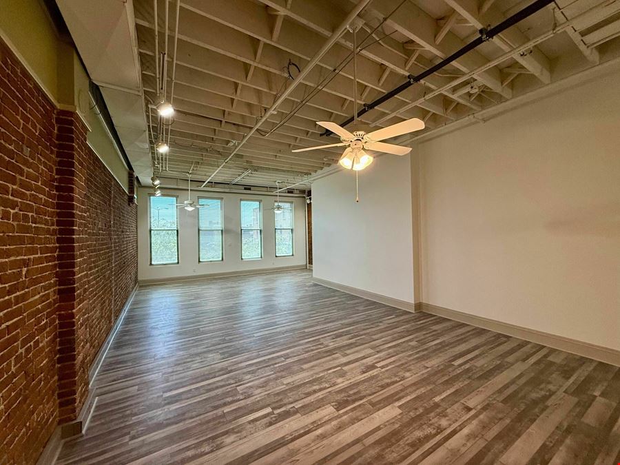 2,000 SF Retail/Executive Office on Park Central West Downtown Springfield