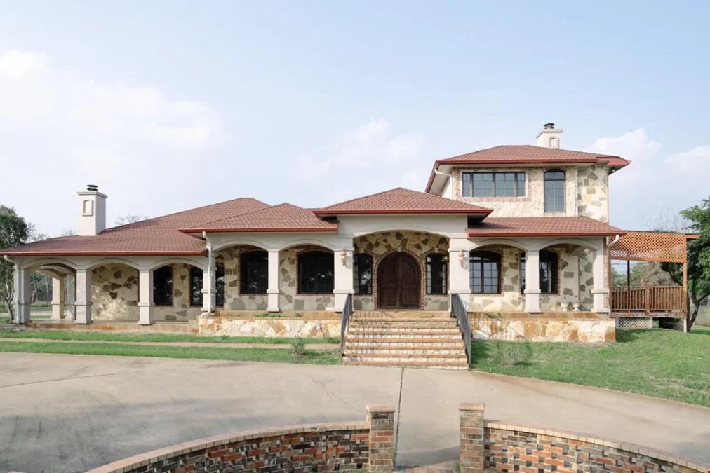 Elegant Hill Country Wedding & Event Center – 14,321 SF on 39 Acres