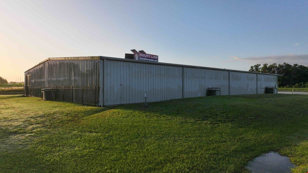 10,800 SF Retail-Warehouse on 3.12 Acres Zoned LCC - Lakeland