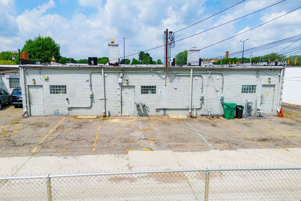 22220–22228 Gratiot Avenue (Units: 22220, 22224, 22228)
